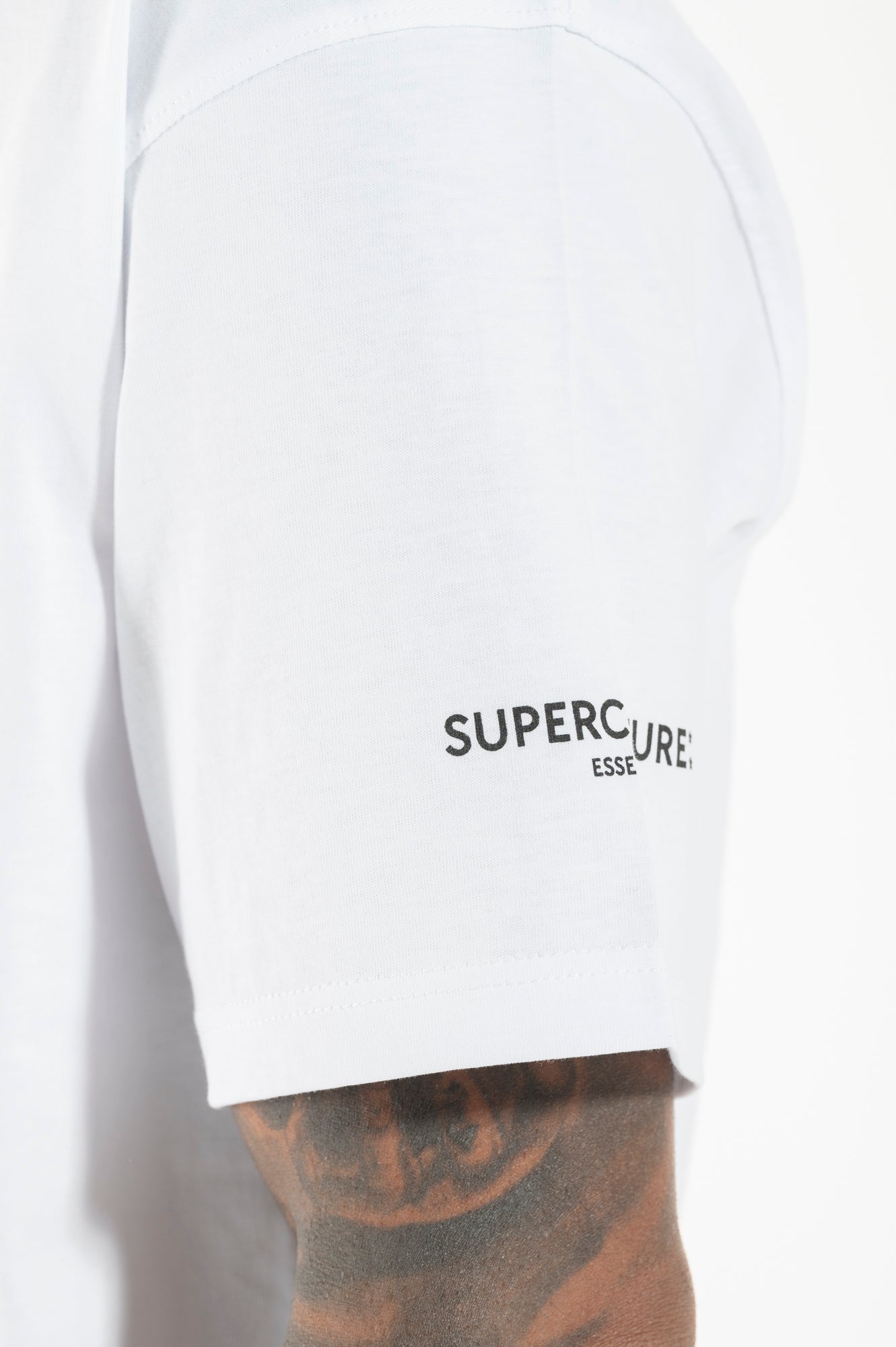 T-shirt Superculture Must