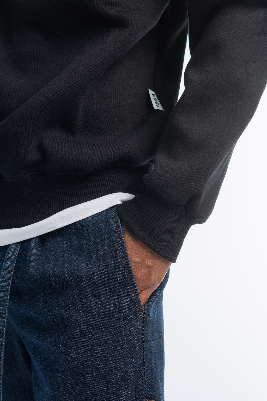 Round neck The Finger