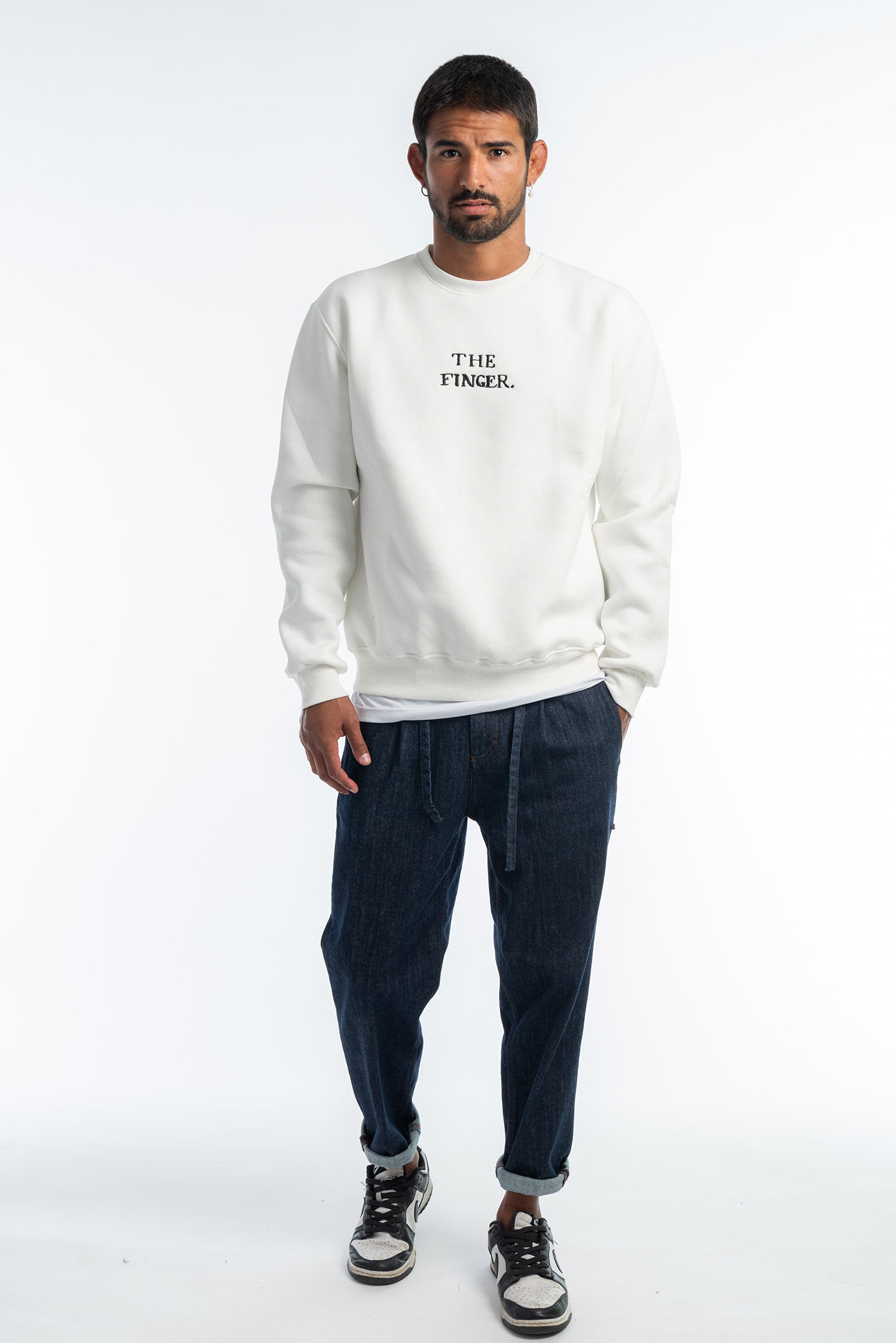 Round neck The Finger
