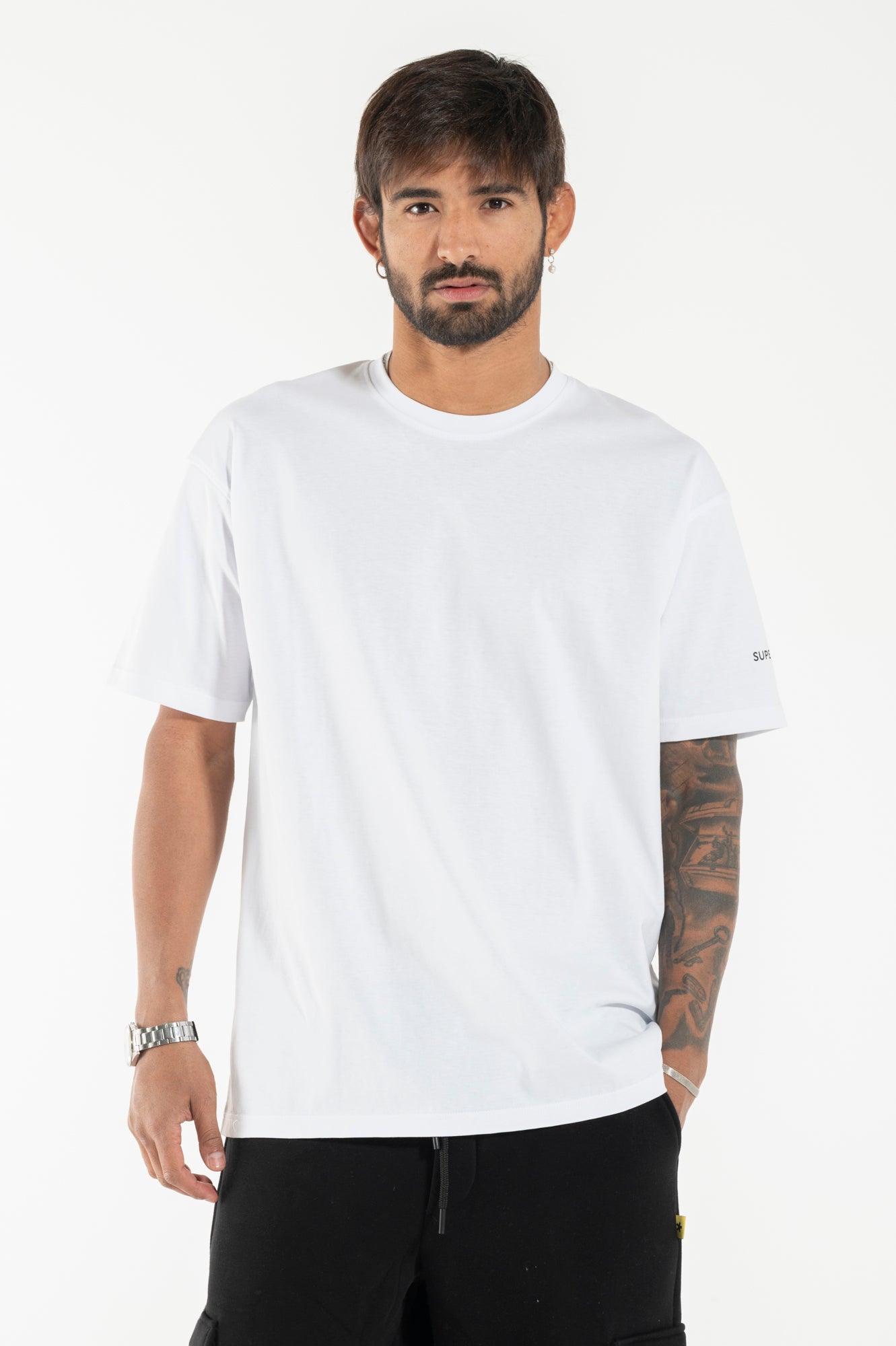 T-shirt Superculture Must