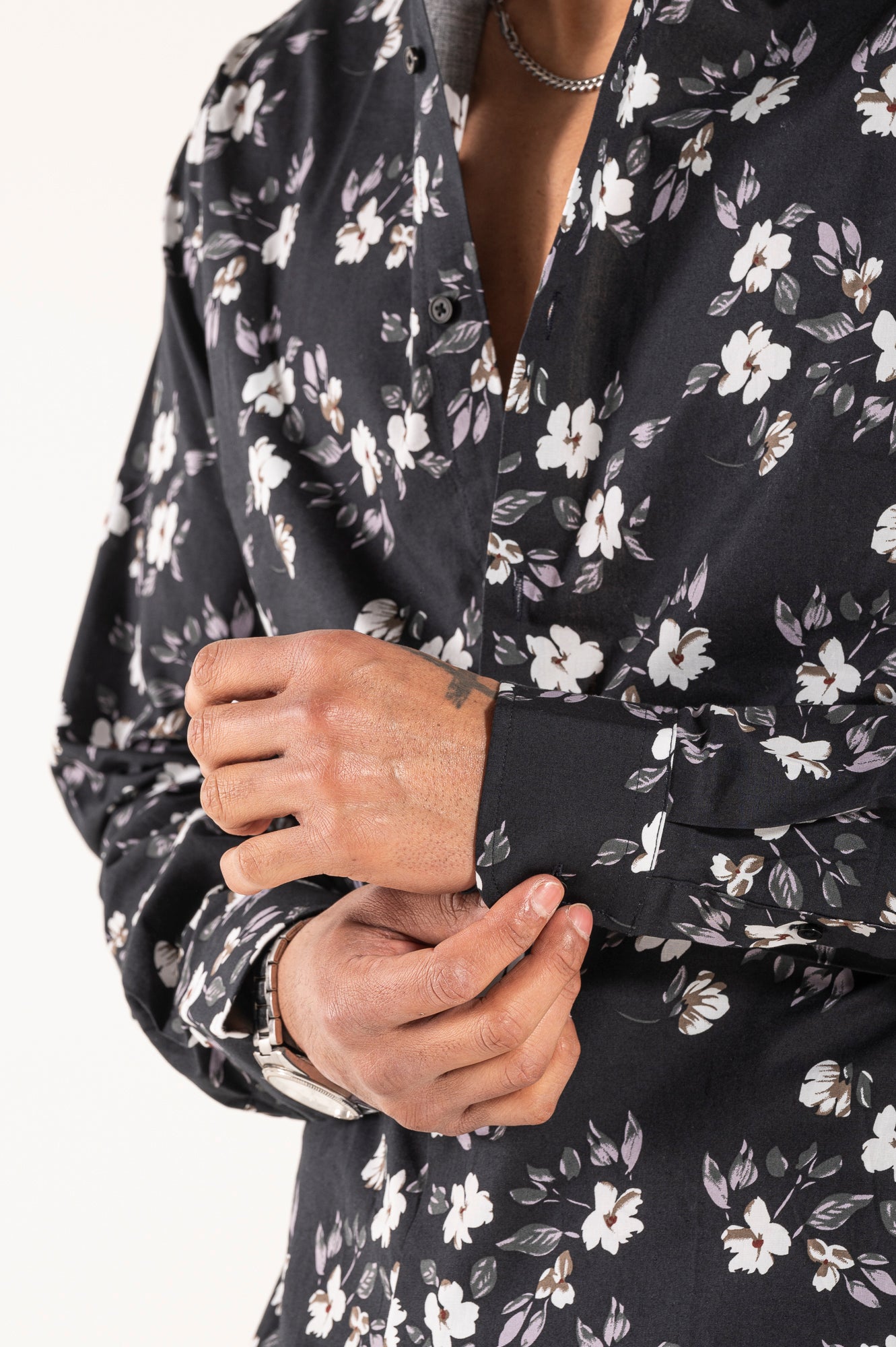CAMICIA NERA FIORI BIANCHI