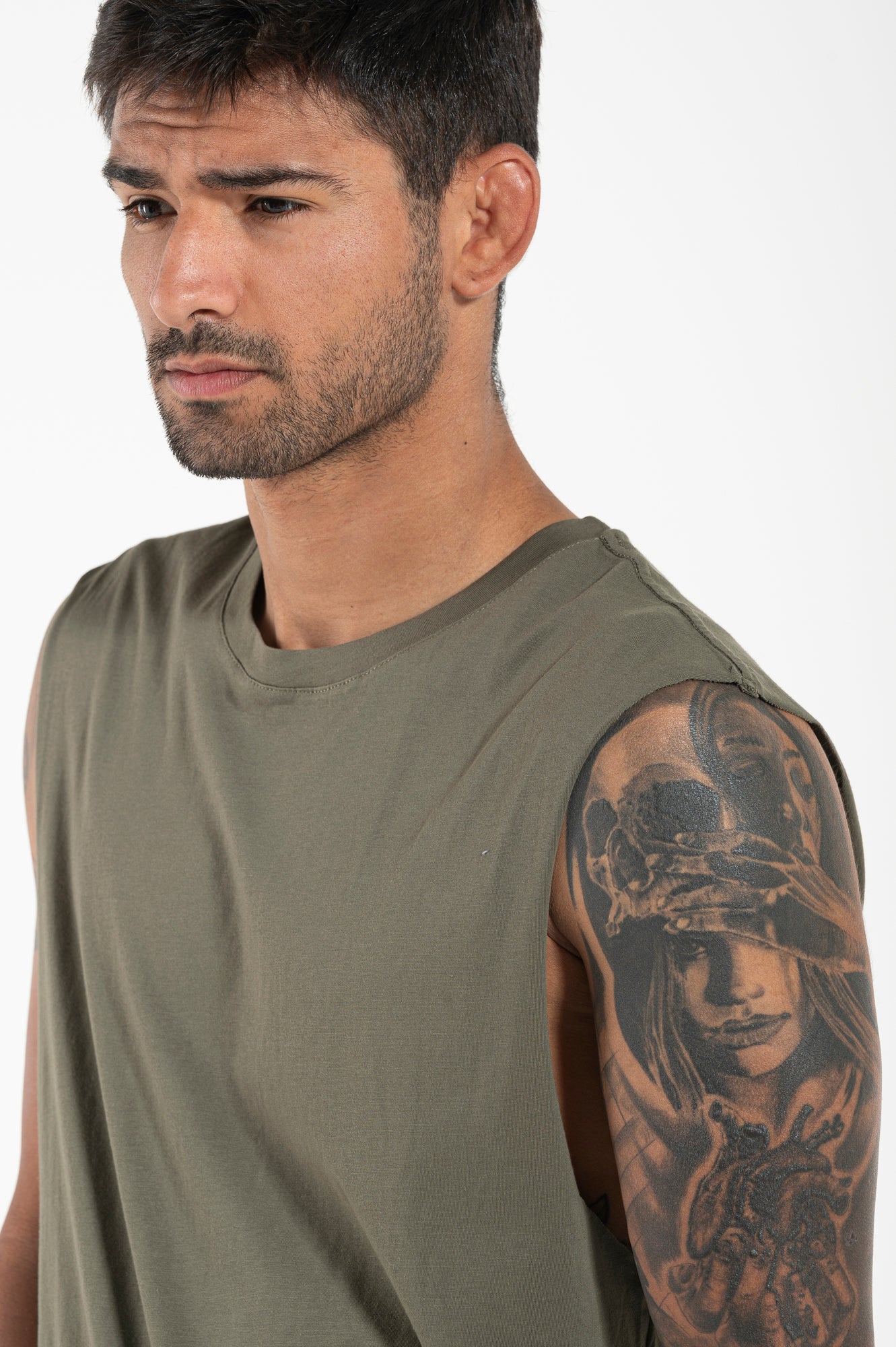 Sleeveless tank top