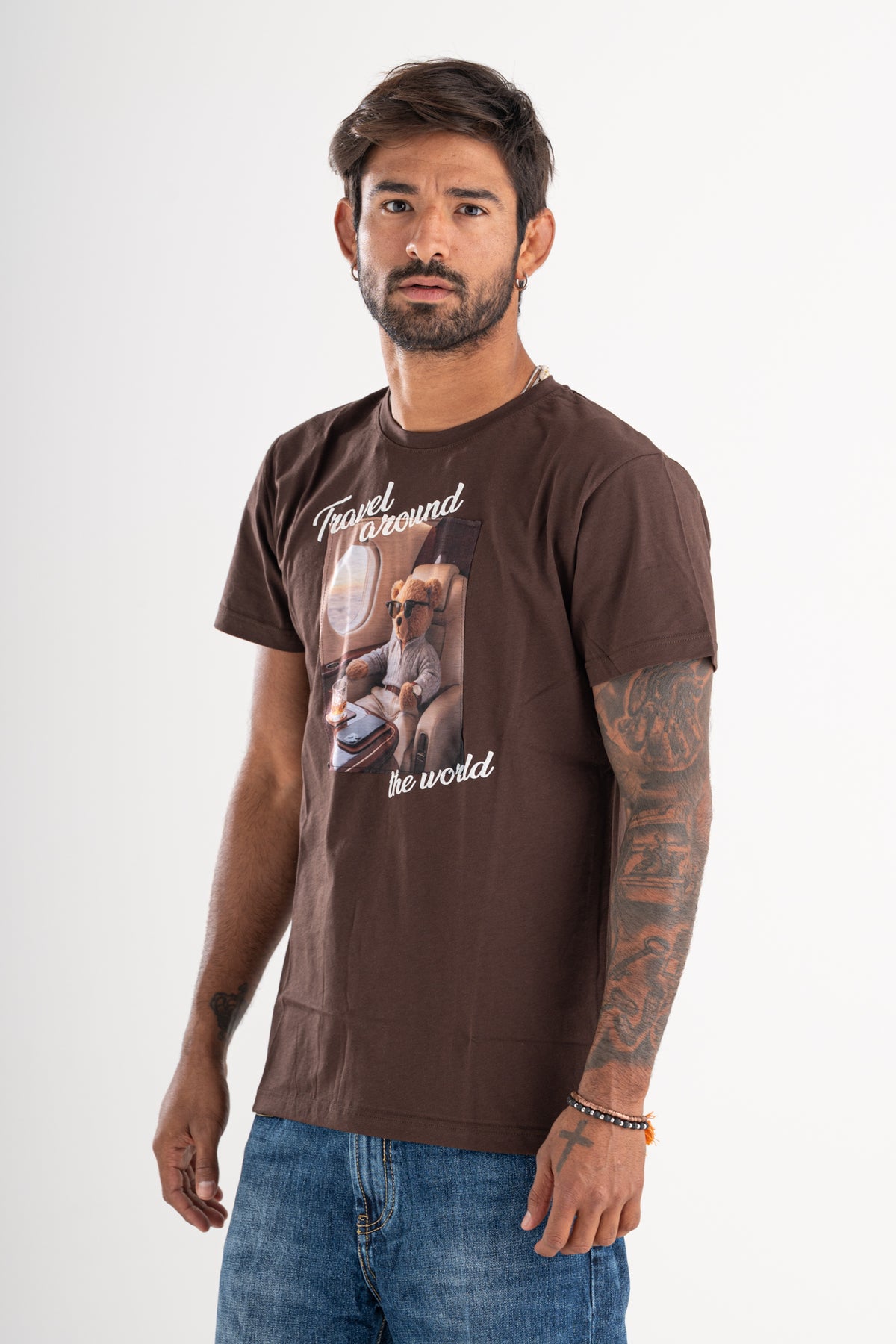 Tee travel around